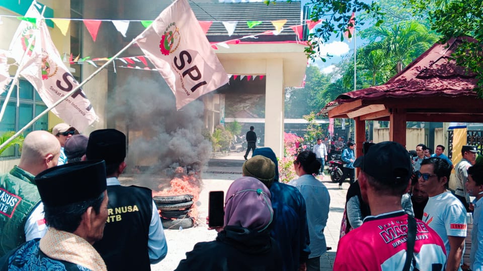 Suasana Memanas di Aksi Sengketa Tanah Rowok: Ratusan Warga Desak BPN dan Pemda Lombok Tengah Segera Bertindak